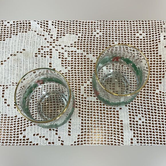Set of two vintage Holly and Berries drinking glasses || vintage water glasses - Picture 8 of 13